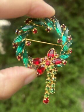 MR. JOHN Rhinestone Circle Gold Wreath BROOCH